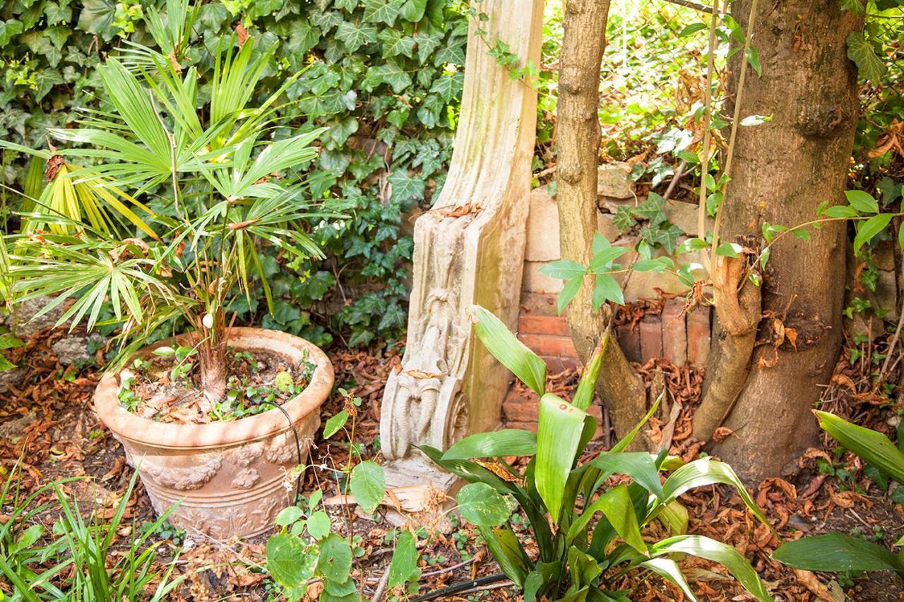 Urban Jungle Lägenhet Bologna Exteriör bild