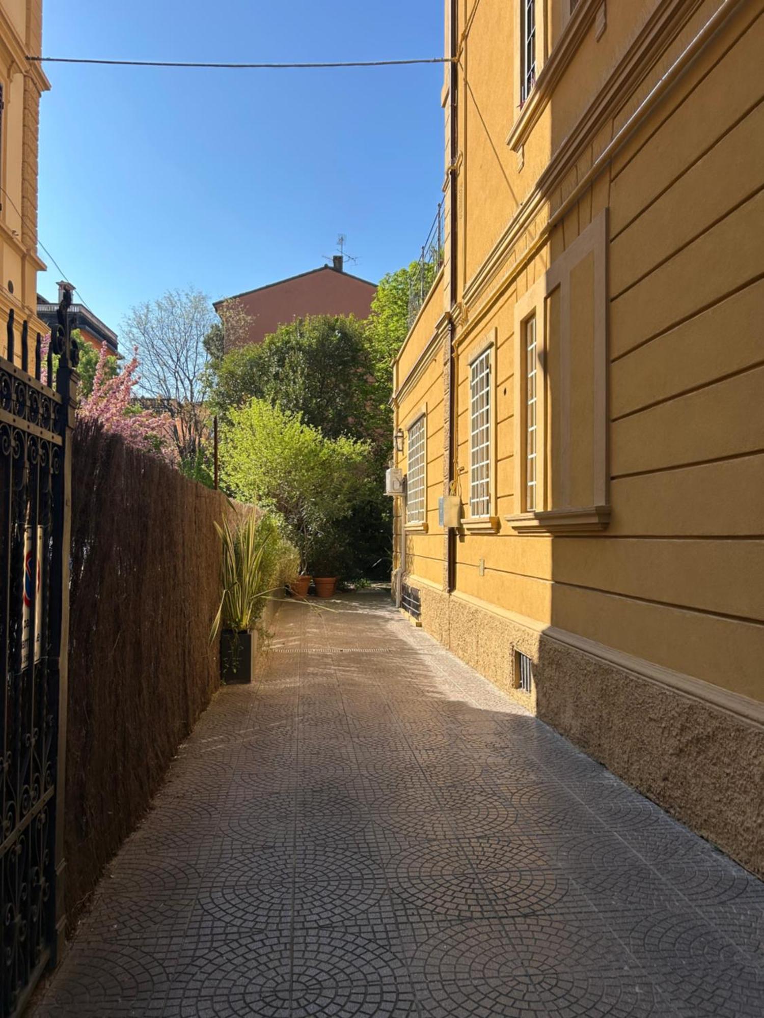 Urban Jungle Lägenhet Bologna Exteriör bild